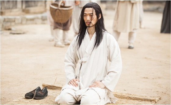 석고대죄하는 '산발남' 정체가 김재원? "무슨 일이야?" < 연예 ...