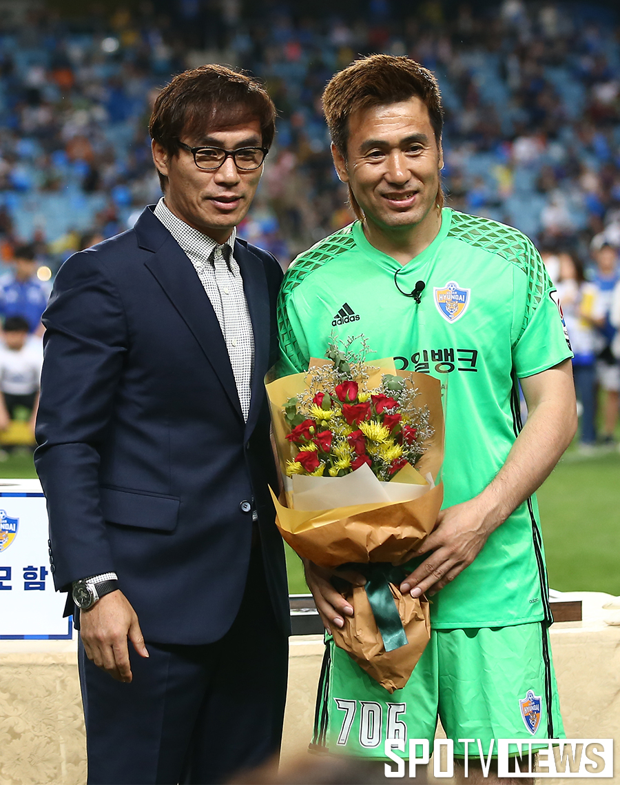 [포토S] 은퇴 김병지, 김태영 코치와 기념 촬영