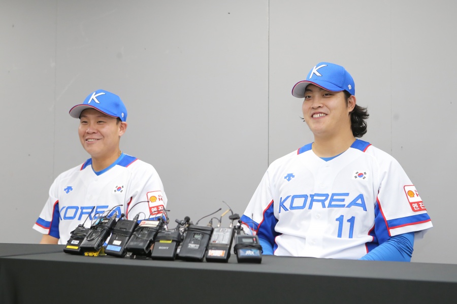 ▲ 대표팀 기자회견에 나선 박세혁(왼쪽)-조상우. ⓒKBO