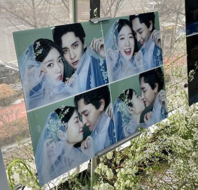 ▲ 박신혜(왼쪽), 최태준 웨딩 사진. 출처| 오상진 인스타그램