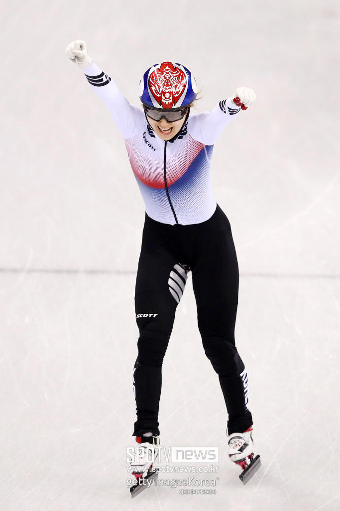 ▲ 2018년 평창 동계 올림픽 여자 쇼트트랙 1500m에서 우승하며 환호하는 최민정