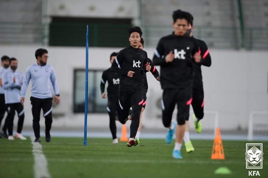 ▲ 29일(한국시간) 두바이 폴리스 클럽 스타디움에서 훈련하는 한국 남자축구 대표팀 백승호 ⓒ대한축구협회