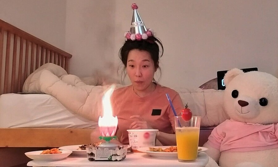 나혼산' 이은지, 셀프 생파로 자축하는 만 30살…'불기둥'에 깜놀 < 방송 tv < 연예 < 기사본문 - SPOTV NEWS