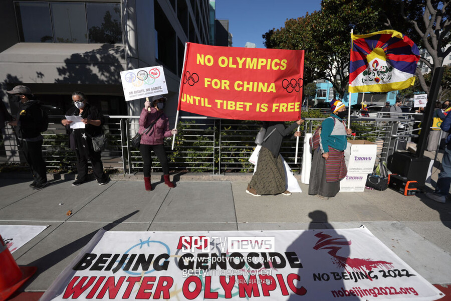 ▲ 2021년 미국 샌프란시스코에서는 중국의 소수민족 인권 탄압 문제를 제시하며 2022베이징동계올림픽을 반대하는 시위가 열렸다.