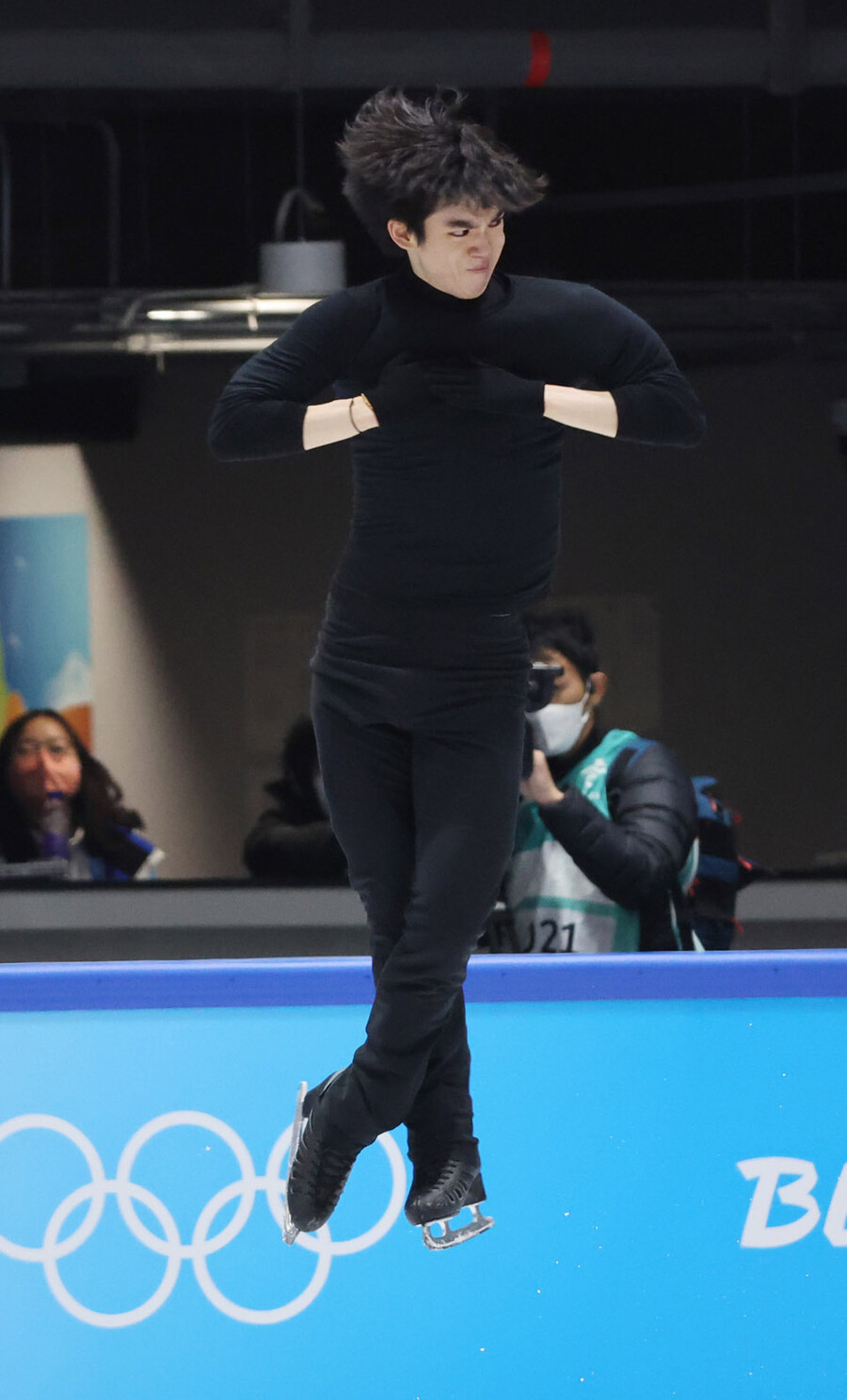 ▲ 9일 2022베이징동계올림픽 피겨스케이팅 남자 싱글 프리스케이팅을 앞둔 차준환이 점프 연습을 하고 있다. ⓒ연합뉴스