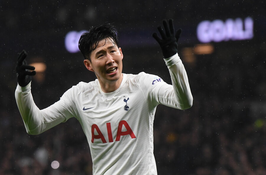 고개 숙인 손흥민 "솔직히 실망스럽다...선수들이 책임져야" < 해외축구 < 기사본문 - SPOTV NEWS