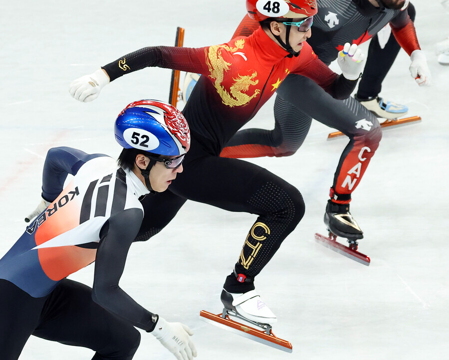 ▲ 황대헌이 13일 열린 2022 베이징 동계올림픽 쇼트트랙 남자 500m 준결승 2조 경기에서 실격 처리됐다. ⓒ연합뉴스