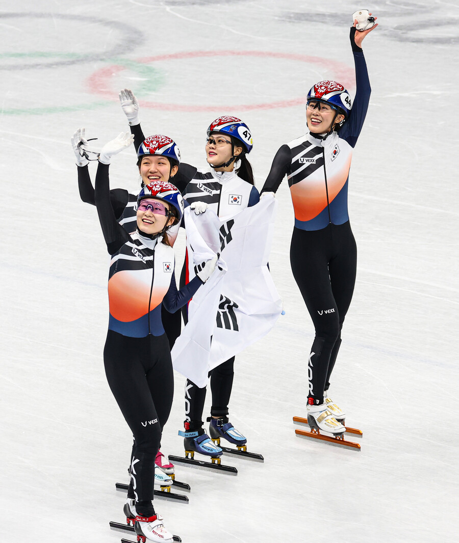 ▲ 여자 쇼트트랙 대표팀이 2022 베이징동계올림픽 3000m 계주에서 은메달을 획득했다. ⓒ연합뉴스