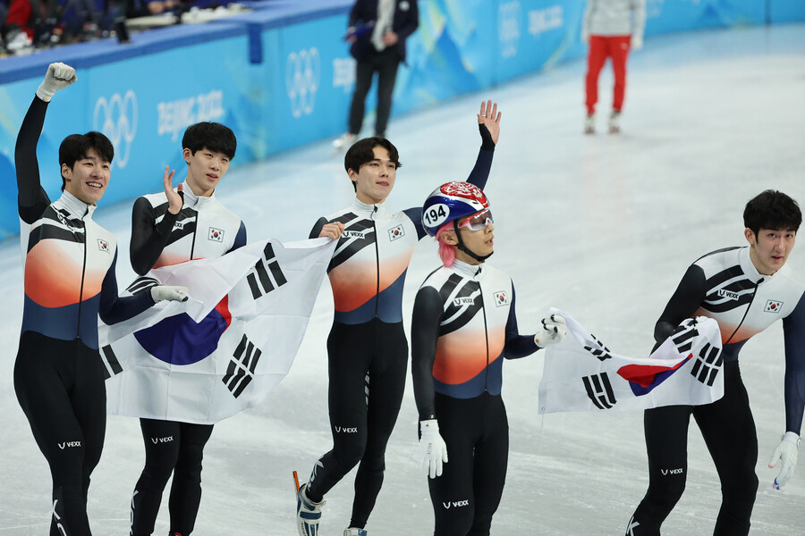 ▲ 한국 남자 쇼트트랙 대표 팀이 계주 5000m에서 은메달을 획득했다. ⓒ 연합뉴스