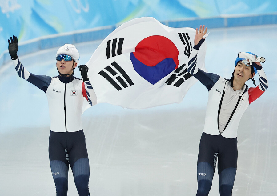 ▲  형님 이승훈이 매스스타트에서 동메달을 목에 걸었다. ⓒ연합뉴스