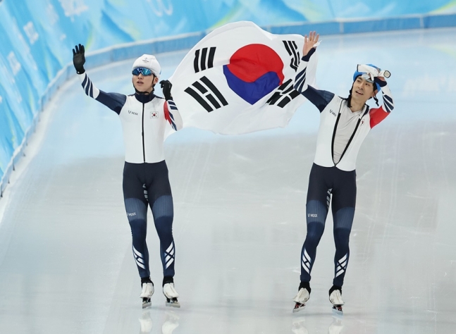 ▲ 정재원(왼쪽)과 이승훈 ⓒ 연합뉴스
