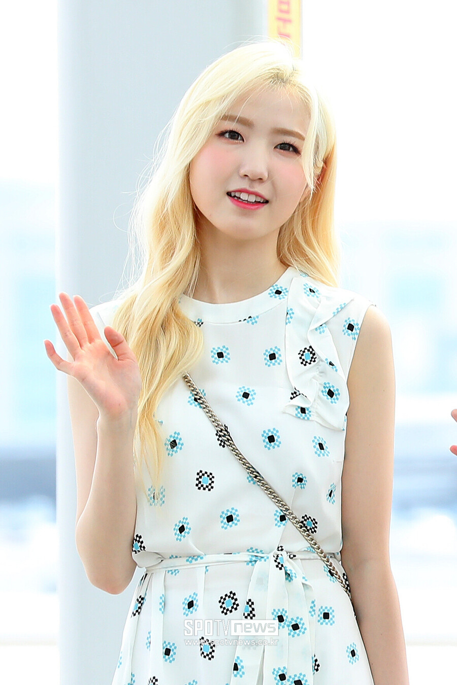 아이즈원 날개 달고 훨훨…혼다 히토미, 데뷔 8년 만에 AKB48 센터 아이즈원 날개 달고 훨훨…혼다 히토미, 데뷔 8년 만에 Akb48 센터