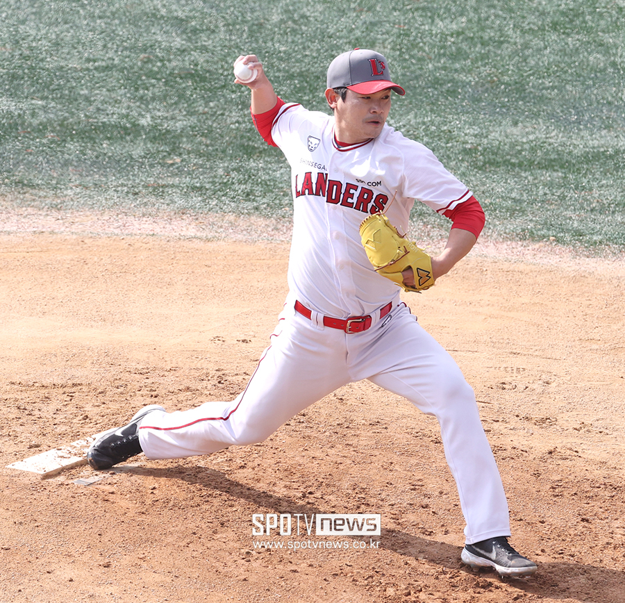 ▲ 코칭스태프의 기대를 뛰어넘는 페이스를 보여주고 있는 SSG 노경은 ⓒ곽혜미 기자