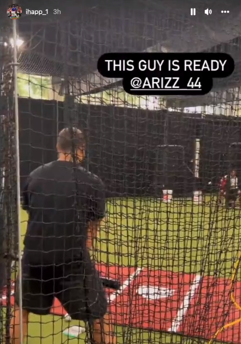 ▲ 앤서니 리조가 피칭 머신에서 날아오는 공을 몸에 맞고 있다. ⓒ이안 햅 SNS