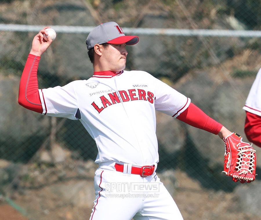 ▲ 야수 전향 후 첫 1군 실전 경기에서 결승타를 기록한 하재훈 ⓒ곽혜미 기자