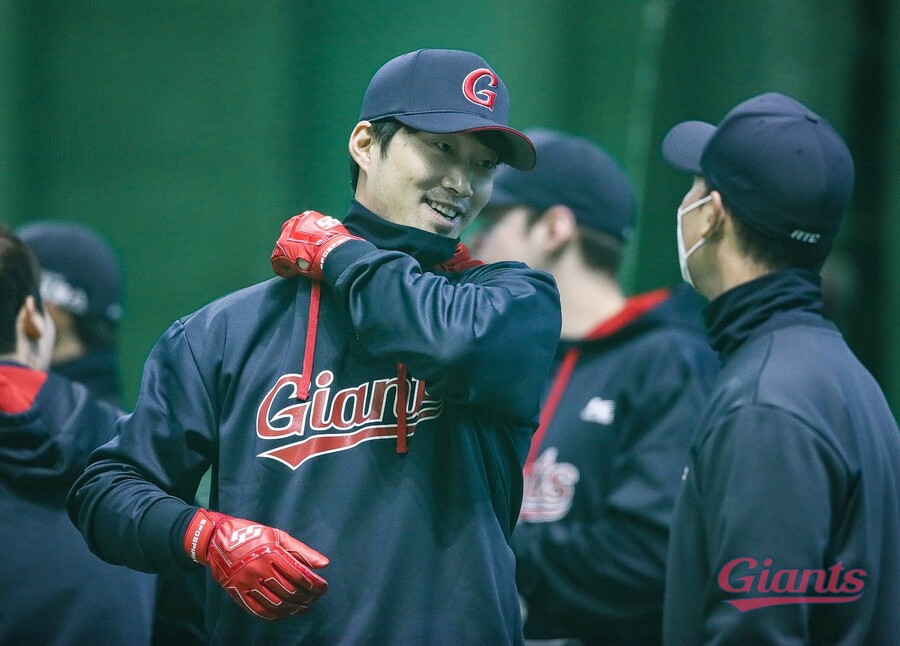 ▲ 롯데 유격수 이학주(왼쪽).