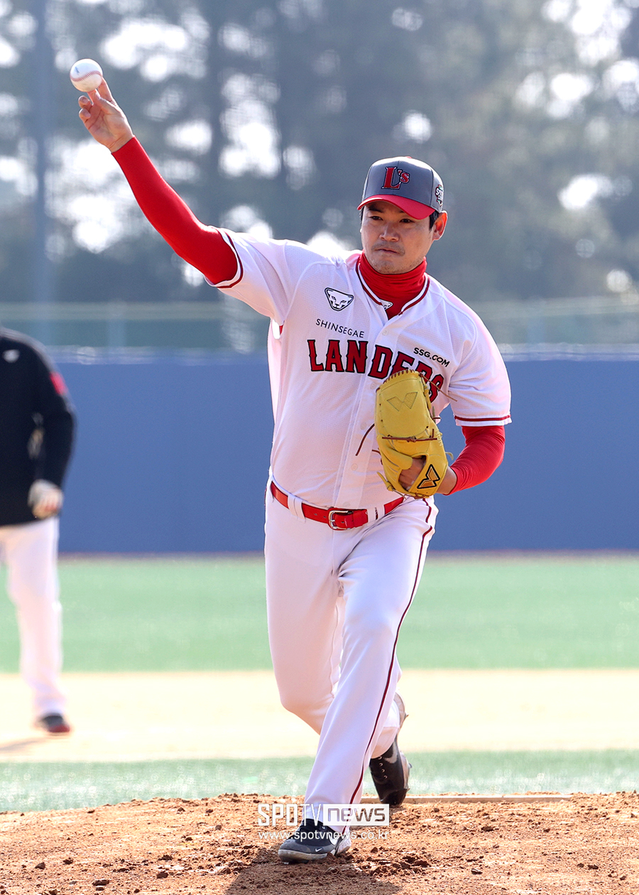 ▲ 쾌조의 캠프 컨디션을 선보이며 팀의 기대를 모으는 SSG 노경은 ⓒ곽혜미 기자