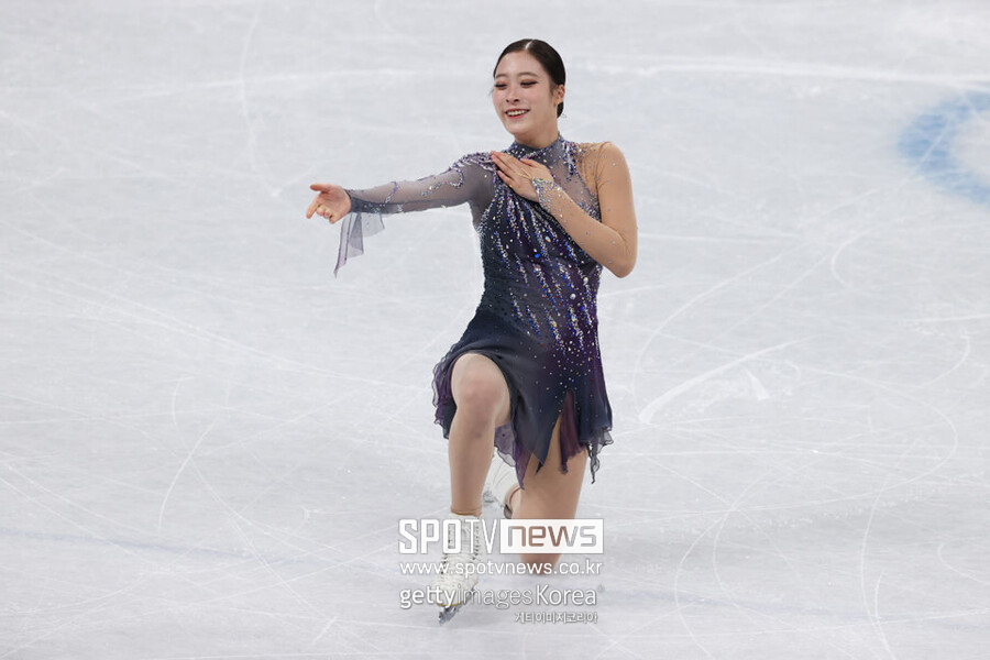 ▲ 유영이 2022베이징동계올림픽 피겨 스케이팅 여자 싱글 쇼트프로그램 경기를 마친 뒤 환하게 웃고 있다.