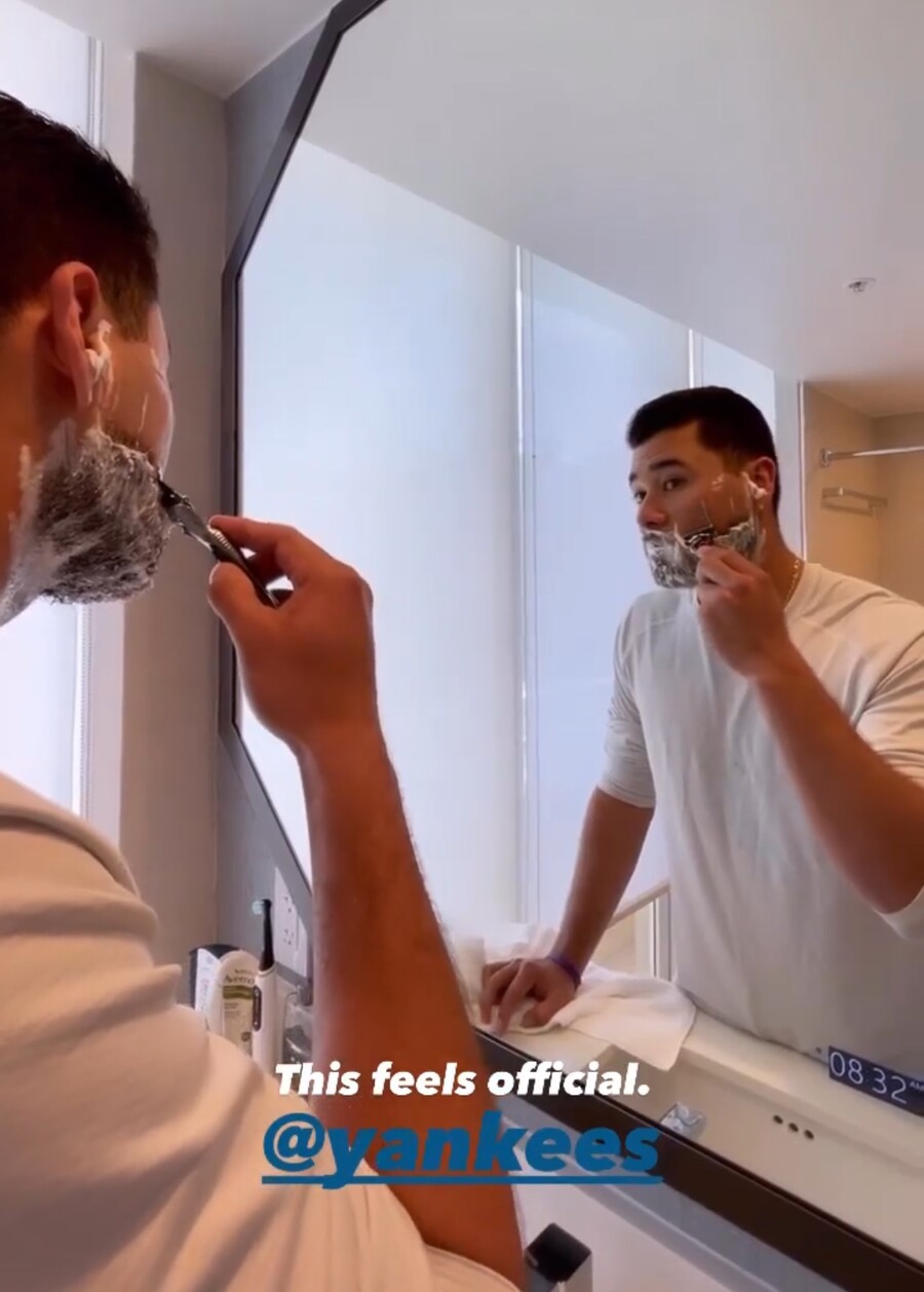 ▲ 아이재아 카이너-팔레파가 수염을 깎고 있다. ⓒ카이너-팔레파 SNS