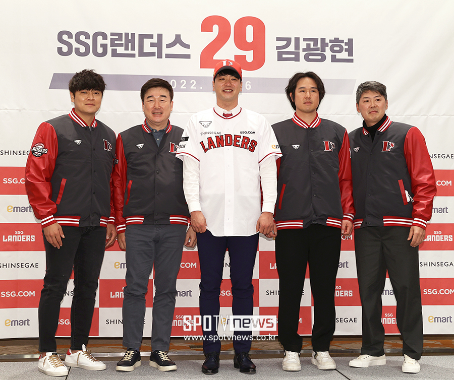 ▲ 추신수 민경삼 대표이사 김광현 최정 김원형 감