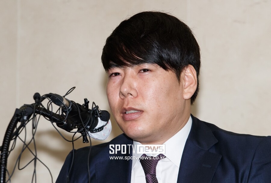 ▲ 2020년 6월 사과 기자회견을 연 강정호. ⓒ스포티비뉴스DB