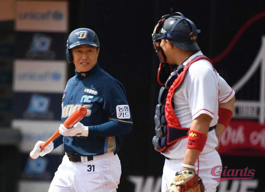 ▲ NC 유니폼을 입고 처음 사직구장에 방문한 손아섭. ⓒ 롯데 자이언츠