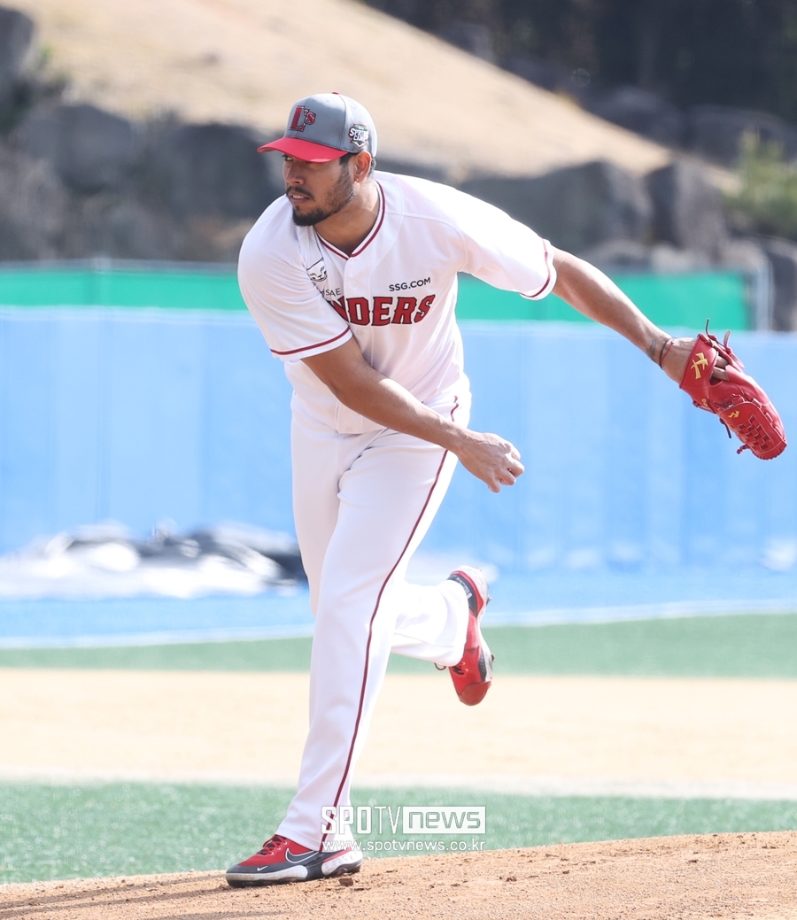 ▲ SSG 랜더스 투수 윌머 폰트가 5이닝 3피안타 1볼넷 4탈삼진을 기록하며 승리투수가 됐다. ⓒ곽혜미 기자