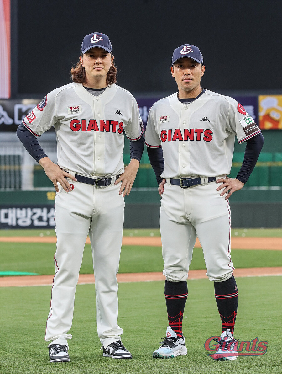▲ 김원중(왼쪽)-전준우