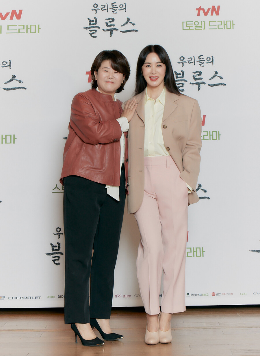 ▲ '우리들의 블루스' 엄정화, 이정은. 제공| tvN