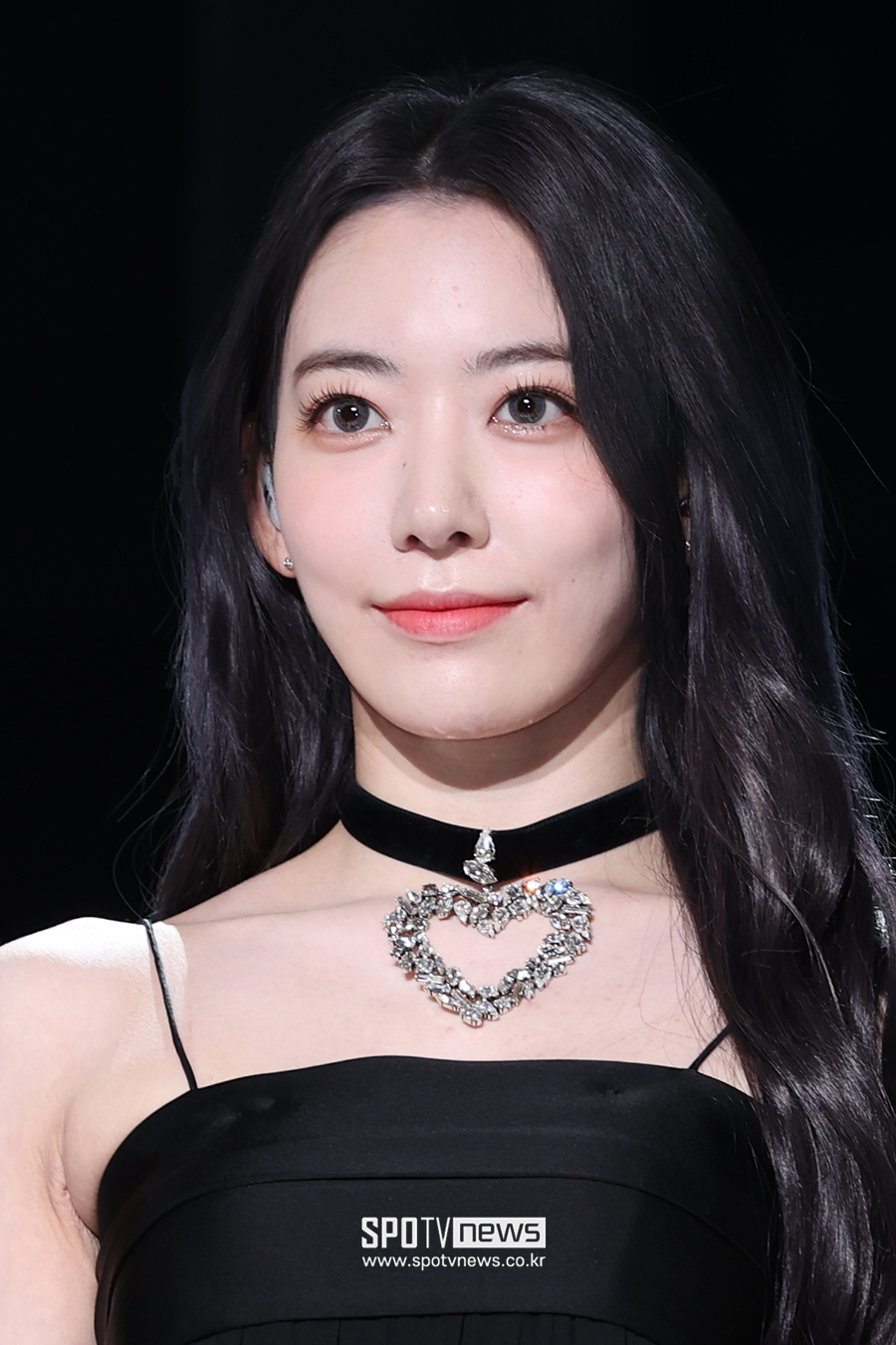 포토S] 르세라핌 사쿠라, 청순 미모 &lt; 현장취재기사 &lt; 포토 &lt; 연예 &lt; 기사본문 - SPOTV NEWS