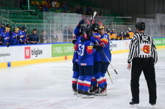 ▲ 2022 IIHF 아이스하키 세계선수권대회 디비전 1그룹 A 경기 루마니아 전에서 골을 기록한 뒤 기뻐하는 한국 대표 팀 ⓒIIHF 홈페이지 캡처