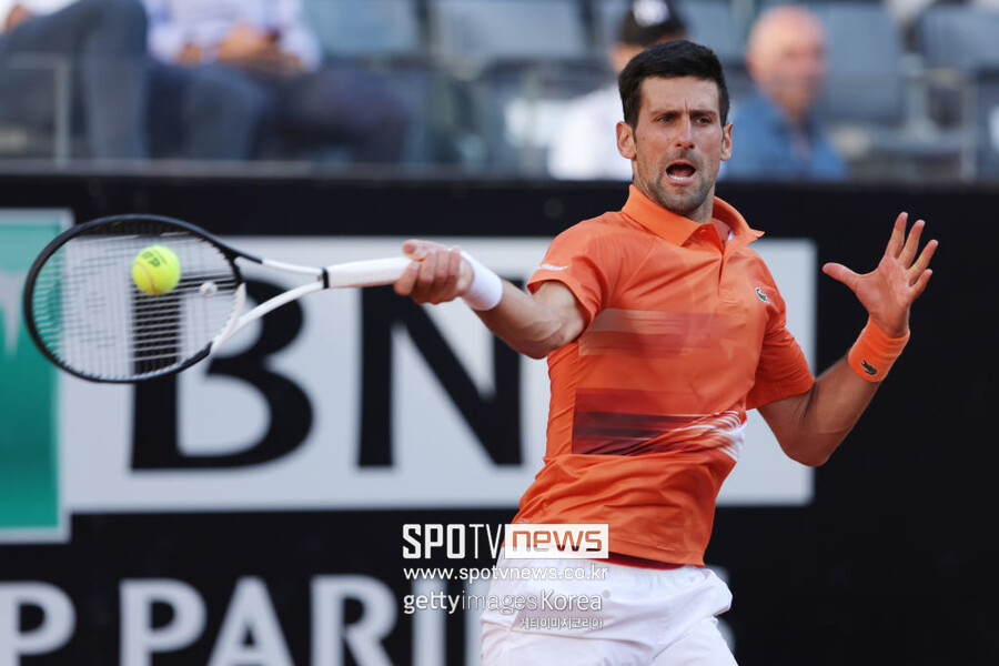 ▲ 2022 ATP 투어 인터내셔널 BNL 이탈리아 단식 16강전에서 경기를 펼치고 있는 노박 조코비치