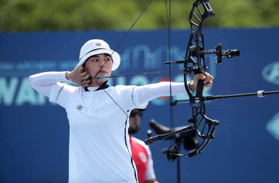 ▲ 2022 양궁 광주 월드컵 컴파운드 경기를 펼치고 있는 김윤희 ⓒ연합뉴스