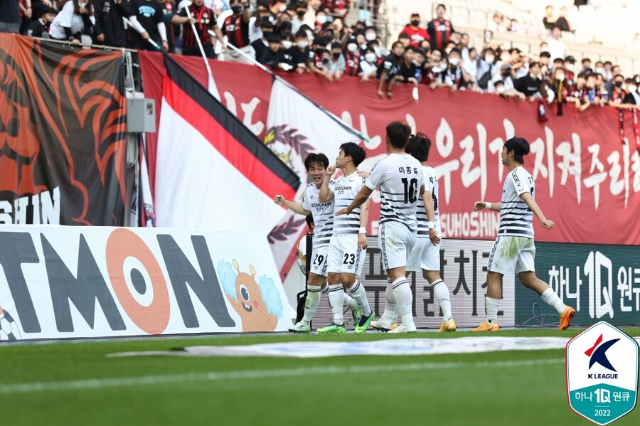 ▲ 구본철(성남FC)이 득점 뒤 '쉿 세리머니'를 펼쳤다. ⓒ한국프로축구연맹