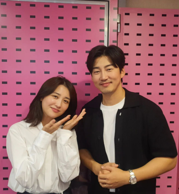 ▲ 배우 박하선(왼쪽)과 윤계상. 출처|  SBS 파워FM '박하선의 씨네타운'