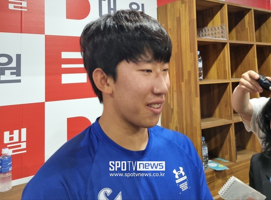 ▲ 인터뷰 중인 삼성 라이온즈 투수 허윤동. ⓒ고척, 박정현 기자