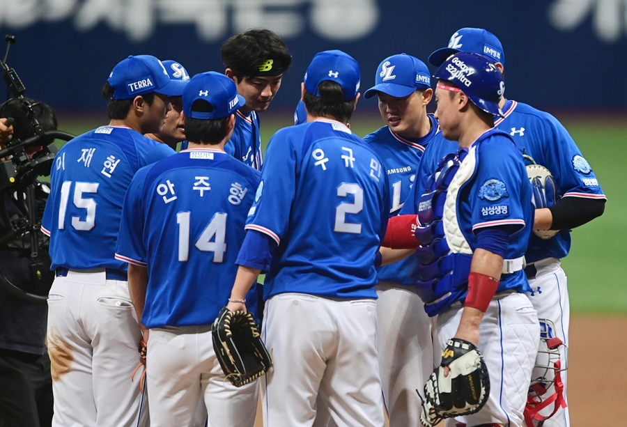 ▲ 승리 세리머니 중인 삼성 라이온즈 선수단. ⓒ삼성 라이온즈