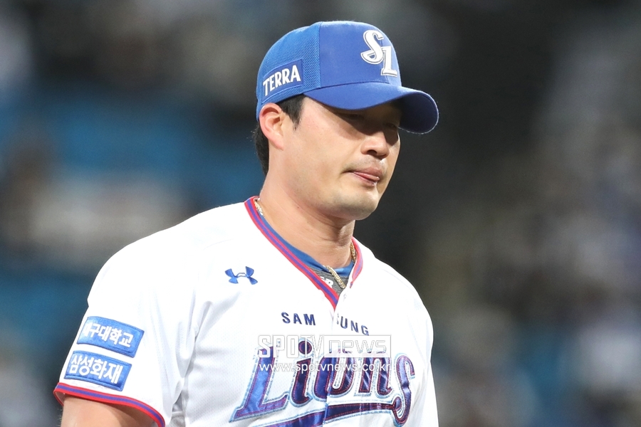 ▲ 교체돼 마운드를 내려오는 삼성 라이온즈 투수 오승환.  ⓒ곽혜미 기자