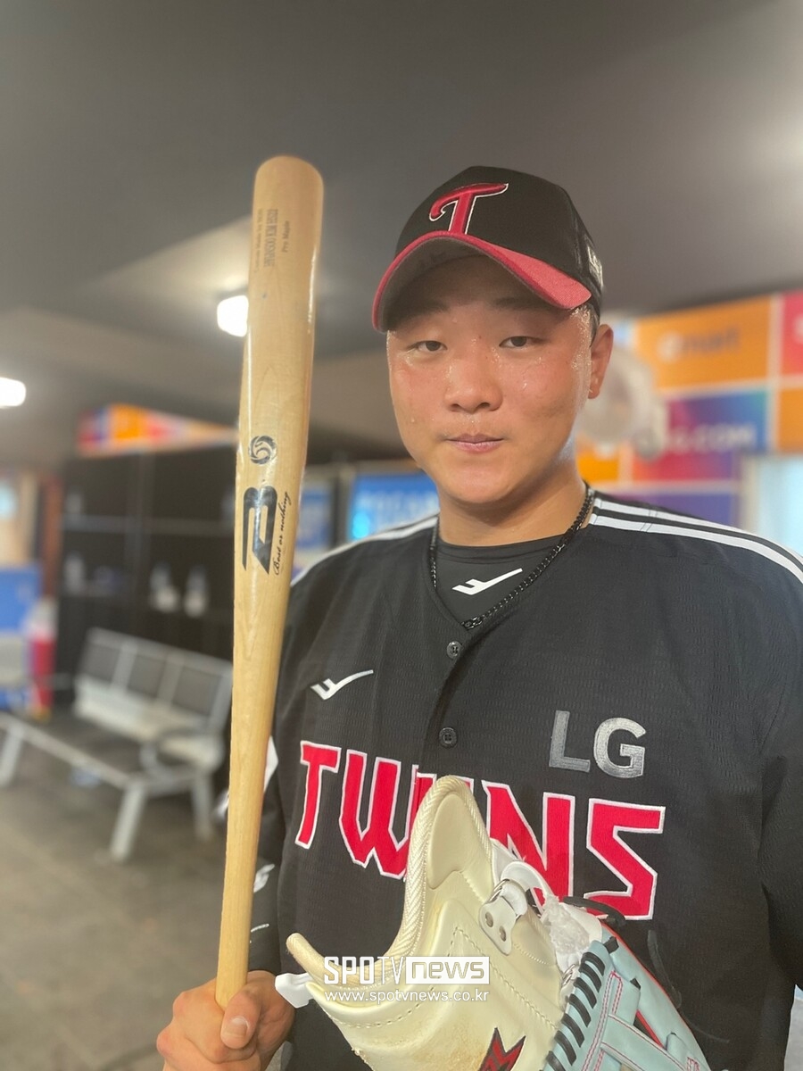 ▲ LG 이재원이 김현수가 준 방망이로 시즌 10호 홈런을 달성했다. ⓒ 신원철 기자