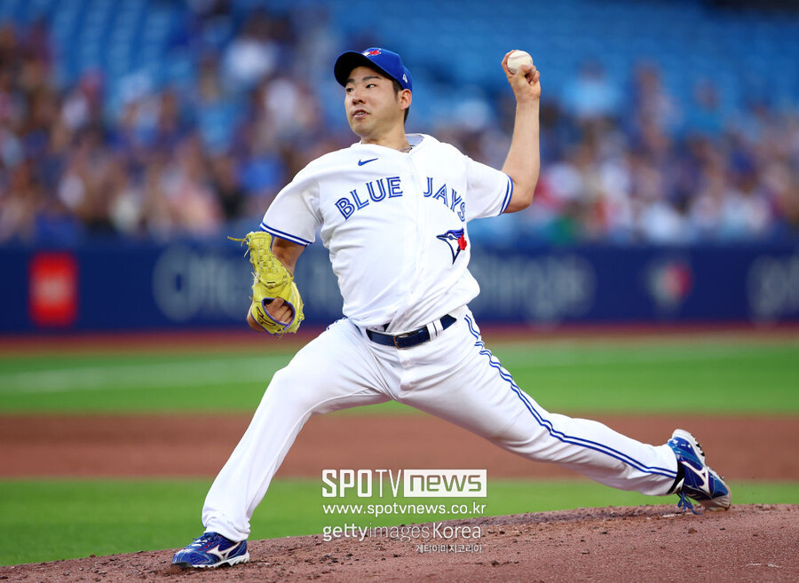 ▲ 토론토 기쿠치 유세이가 29일(한국시간) 디트로이트와 홈경기에서 선발투수로 나와 역투하고 있다.