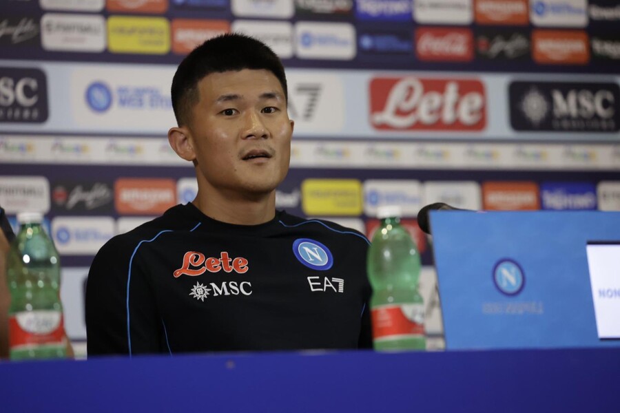 ▲ 기자회견에 나선 김민재 ⓒ 나폴리 SNS