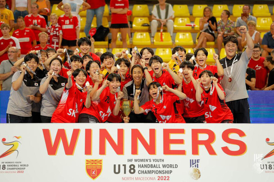 ▲ 2022 제9회 IHF 세계여자청소년핸드볼선수권대회에서 우승한 한국 청소년 여자 핸드볼 대표팀 ⓒIHF 홈페이지