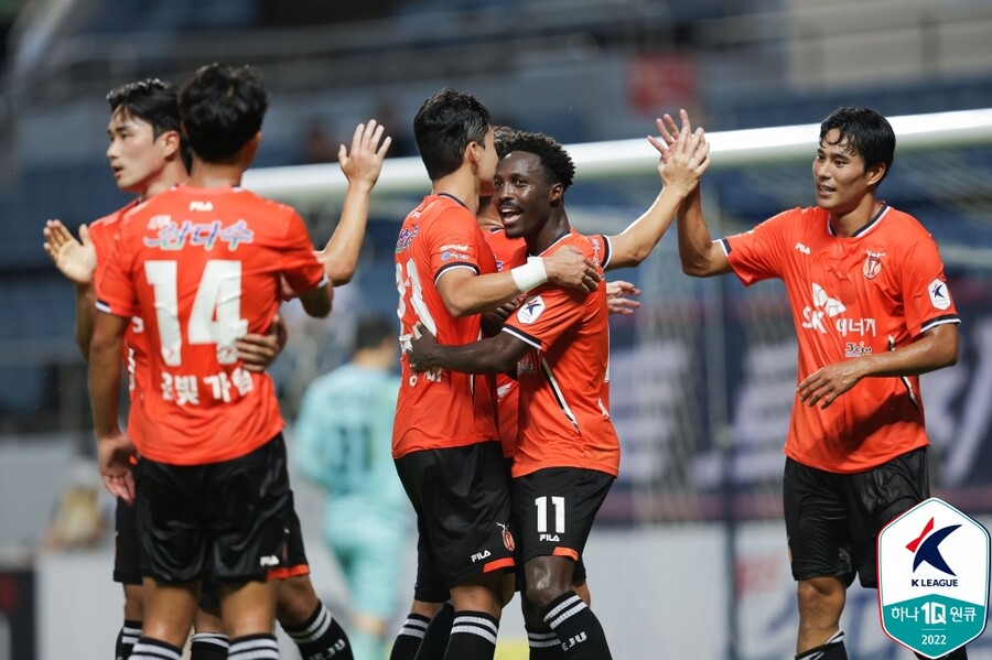 ▲ 제주유나이티드가 포항스틸러스를 대파했다. ⓒ한국프로축구연맹