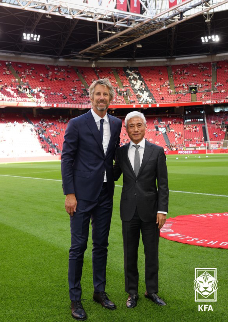 ▲ KFA 아약스와 업무협약 ⓒ대한축구협회