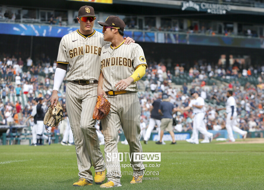 ▲ 매니 마차도의 조력에 고마움을 드러낸 김하성(오른쪽)