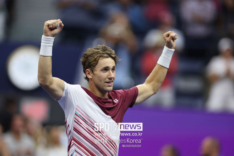 ▲ 2022년 US오픈 남자 단식 준결승 진출을 확정한 카스페르 루드가 환호하고 있다.