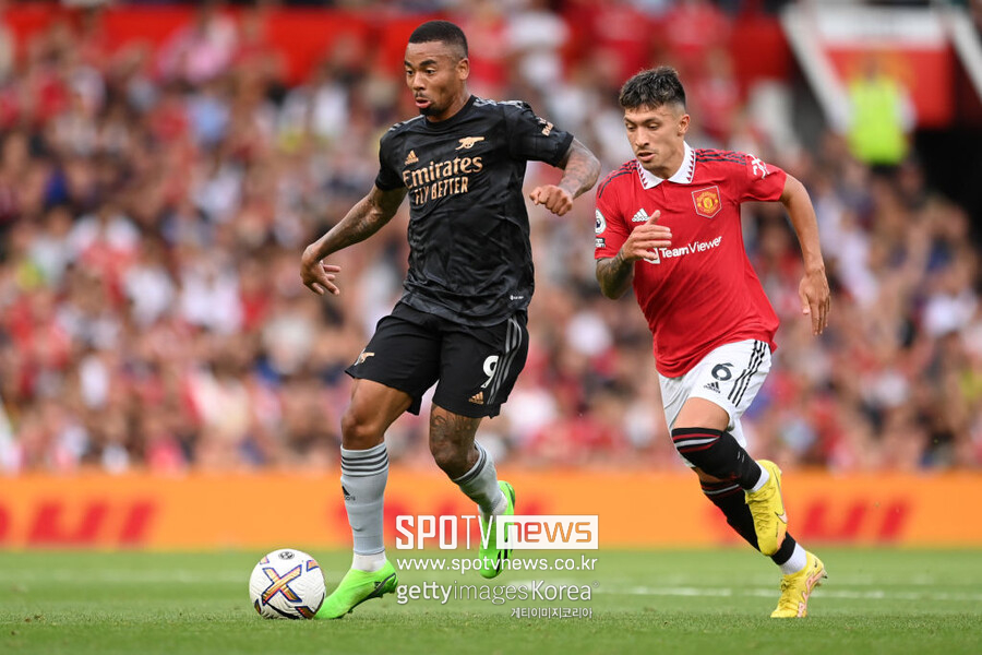 ▲ 가브리엘 제주스(아스널)와 리산드로 마르티네스(맨유)