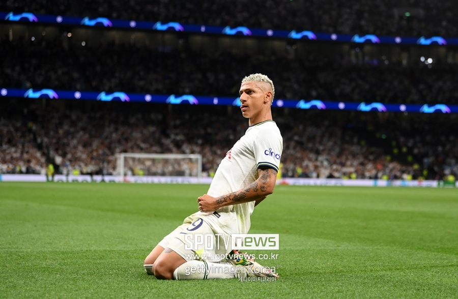 세리머니하는 히샬리송.