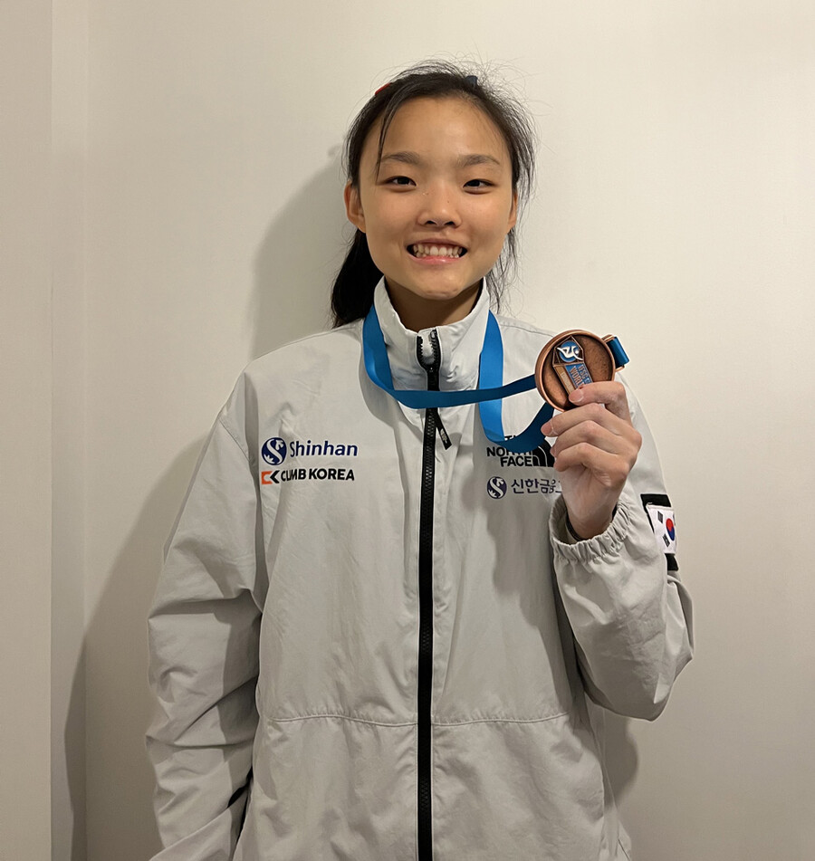 ▲ IFSC 11차 월드컵 여자 리드 종목에서 동메달을 따낸 서채현 ⓒ올댓스포츠