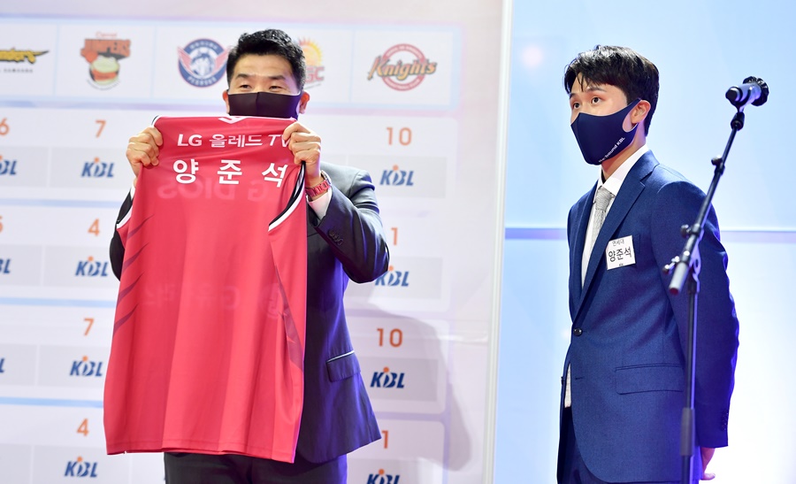 ▲ 창원 LG 조상현 감독과 양준석(왼쪽부터) ⓒ KBL